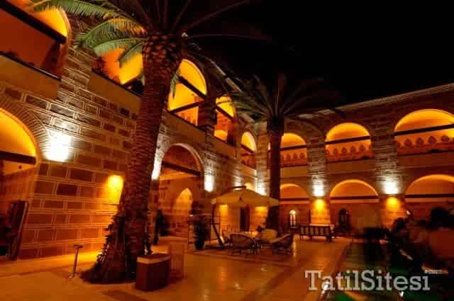 Çeşme Kanuni Kervansaray Historical